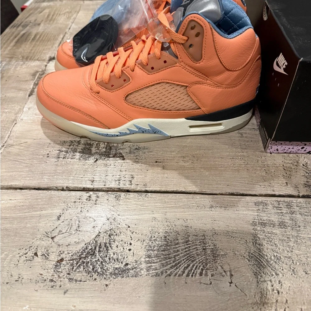 Jordan Athletic Shoes in Orange and Gray - Picture 2 of 6